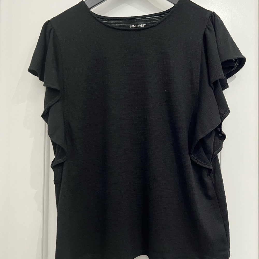 🖤 cutest, ruffle top